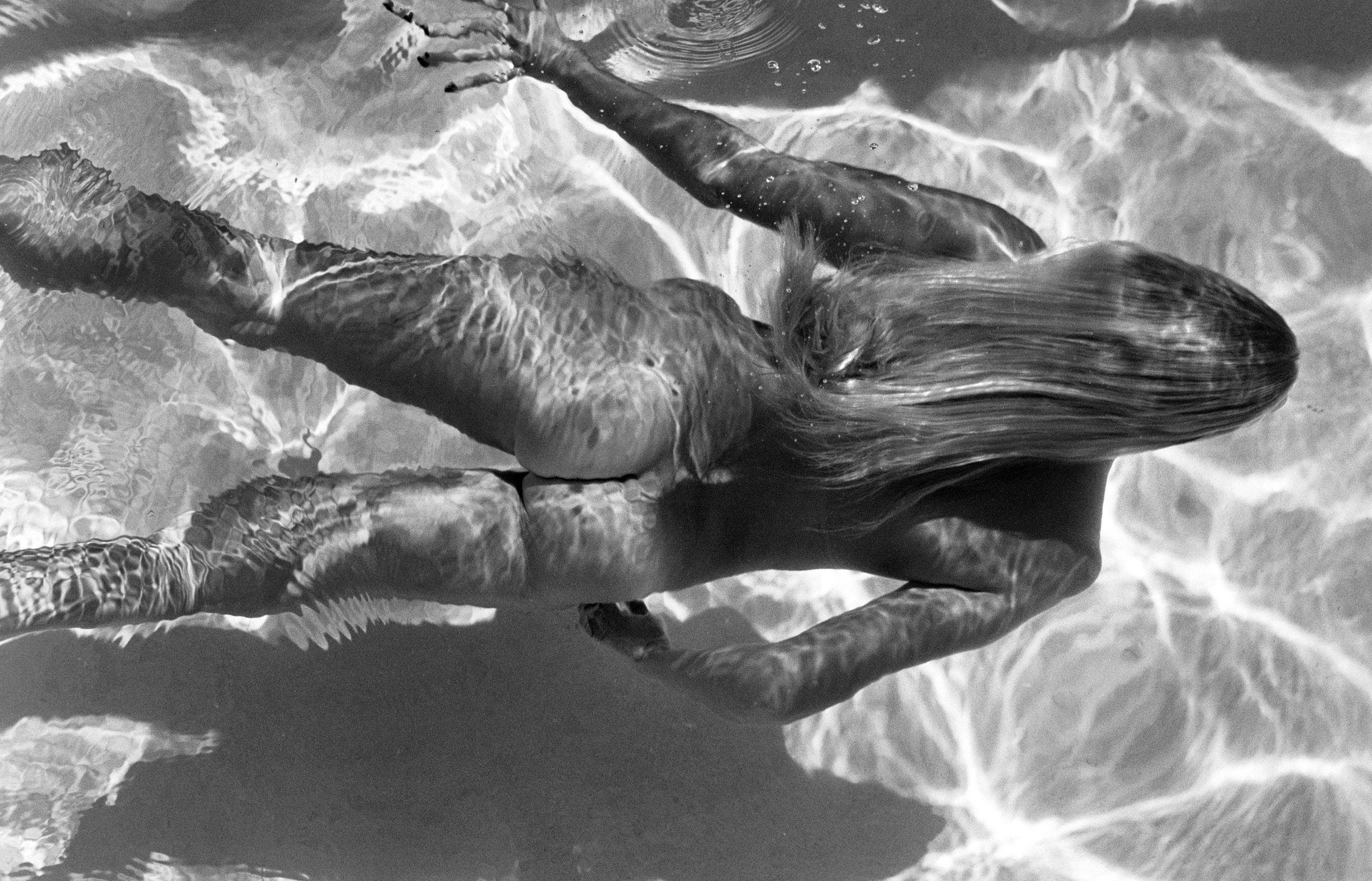 Deanna Templeton, The Swimming Pool – Sixteen World
