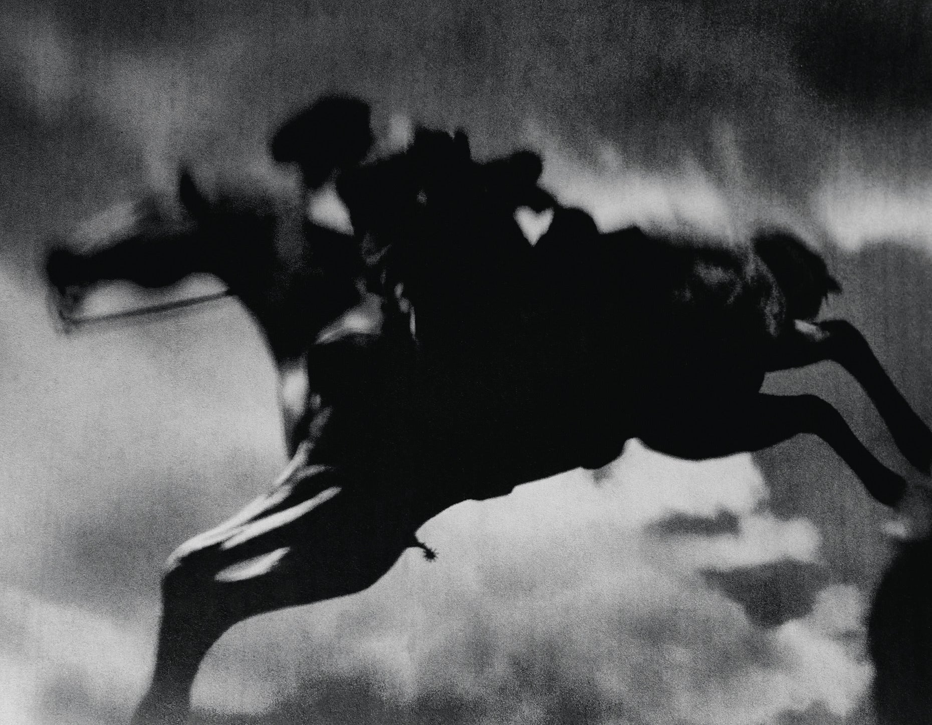 Jack Davison　Photographs Jack Davison, Red Dead Redemption – Sixteen World
